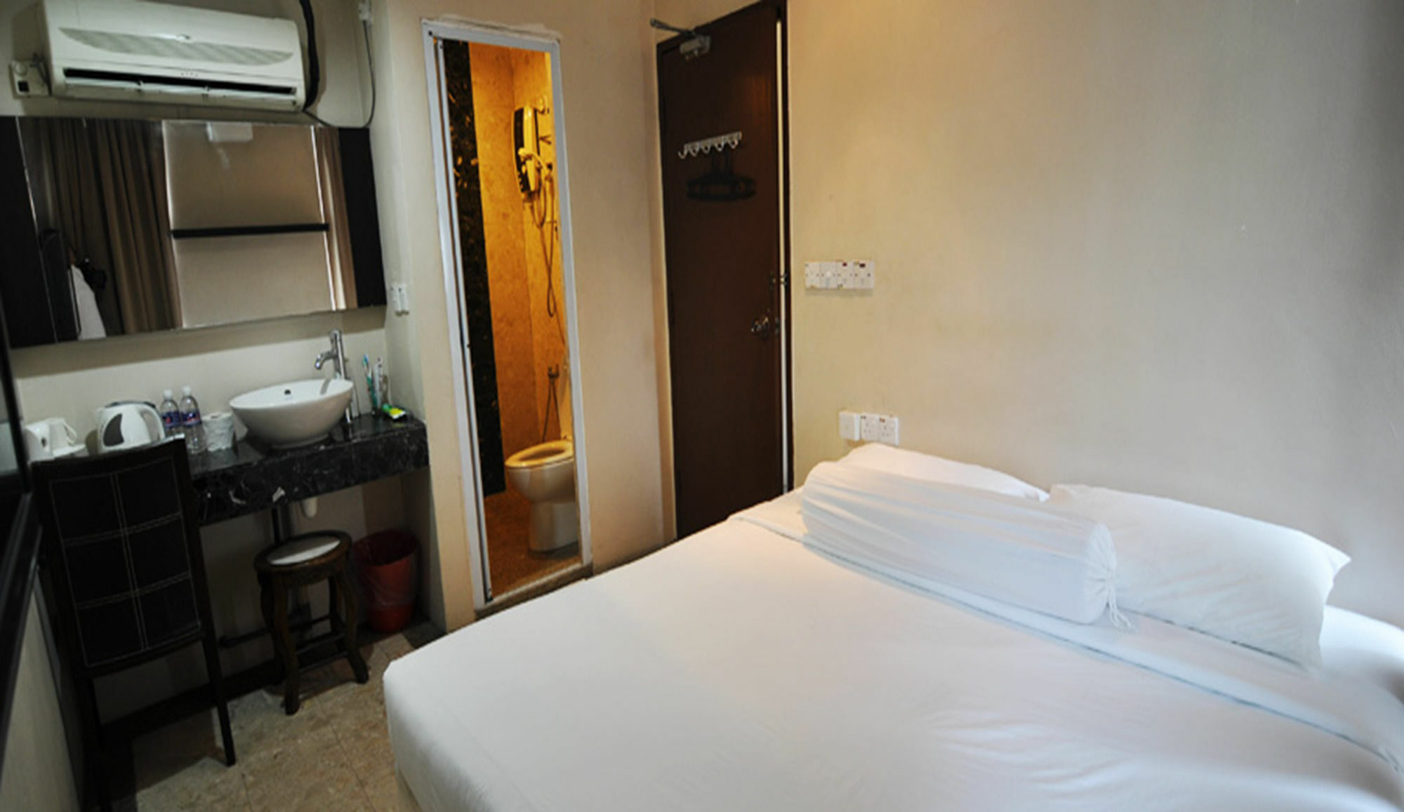 Hotel Zamburger Sungai Bakap Simpang Ampat  Eksteriør bilde
